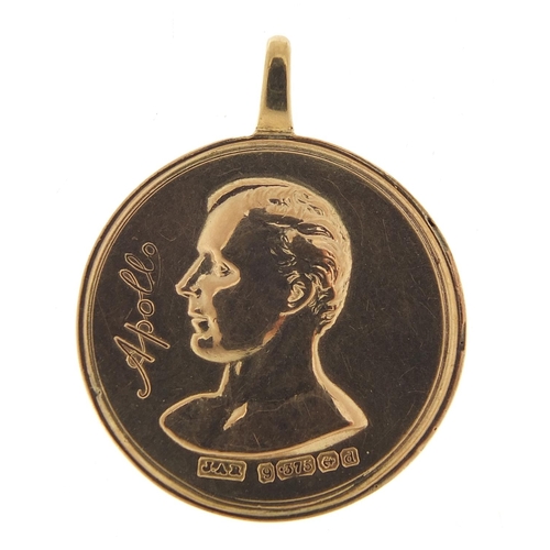 30 - 9ct gold Apollo pendant, 3.2cm in diameter, 5.7g