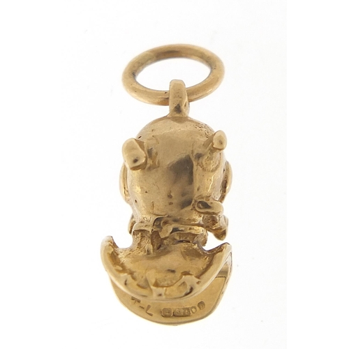 414 - 9ct gold diver's helmet charm, 1.5cm high, 7.0g