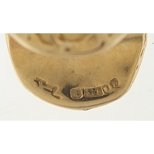 414 - 9ct gold diver's helmet charm, 1.5cm high, 7.0g