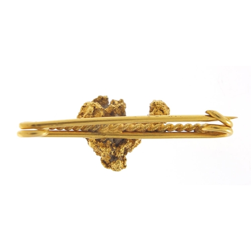 107 - Unmarked gold nugget bar brooch, 4cm wide, 6.7g