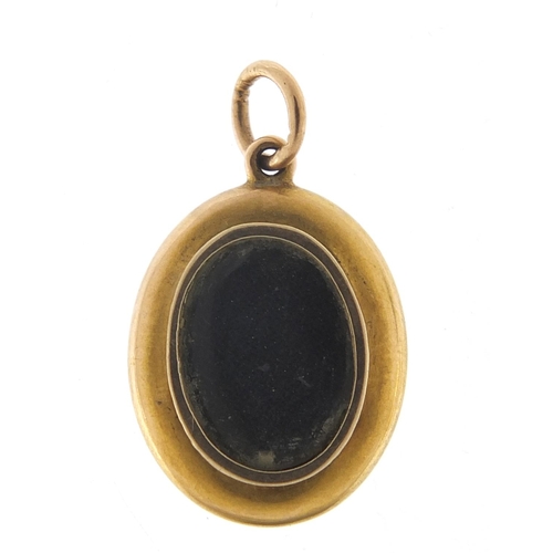 371 - Unmarked gold and enamel mourning locket, 2.3cm high, 2.2g