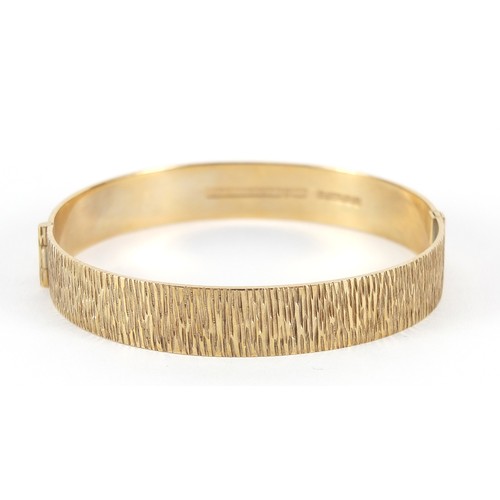 348 - 9ct gold bark design hinged bangle, 6cm in diameter, 19.0g