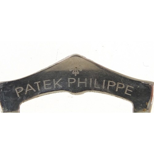 465 - Patek Philippe, gentlemen's wristwatch strap buckle, 25mm wide, 2.5g