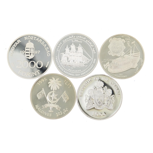 2548 - Five crown sized silver coins from various countries to include The Maldives, Hungary, Gambia and Om... 