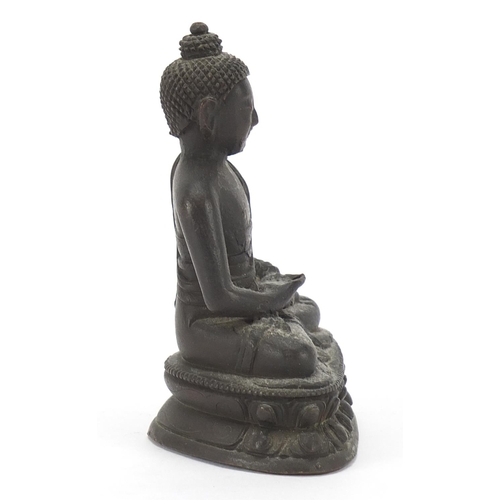 117 - Chino Tibetan patinated bronze figure of seated Buddha, 10.5cm high
