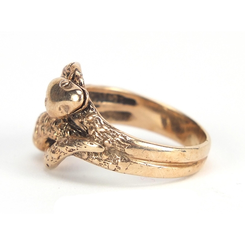 1712 - 9ct gold serpent ring, size Q, 8.0g