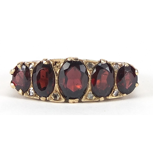 1678 - 9ct gold graduated garnet and diamond ring, size N, 4.8g