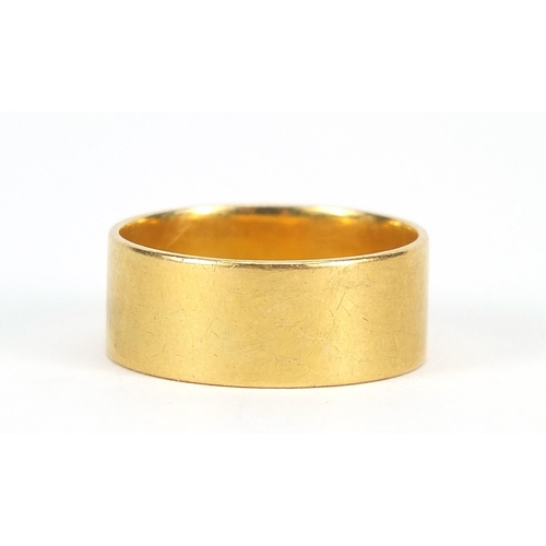 1679 - 22ct gold wedding band, size P, 7.0g