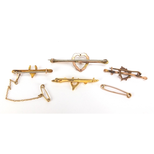 1718 - Four Victorian and later 9ct gold bar brooches comprising two love hearts and two wishbones, the lar... 