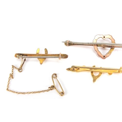 1718 - Four Victorian and later 9ct gold bar brooches comprising two love hearts and two wishbones, the lar... 