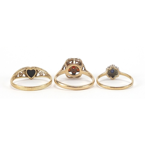 1765 - Three 9ct gold rings comprising garnet cluster, solitaire sapphire and black onyx love heart, sizes ... 