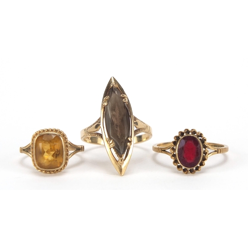 1727 - Three 9ct gold rings set with garnet, citrine and smoky quartz, sizes K, S and U, 10.0g