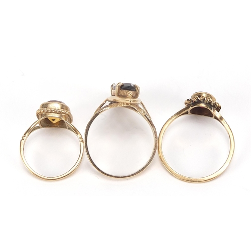 1727 - Three 9ct gold rings set with garnet, citrine and smoky quartz, sizes K, S and U, 10.0g