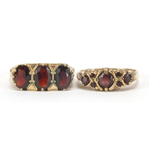 1707 - Two 9ct gold garnet rings, sizes L and P, 6.7g