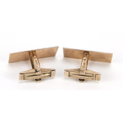 1743 - Pair of 9ct gold engine turned cufflinks, 2.5cm wide, 8.0g