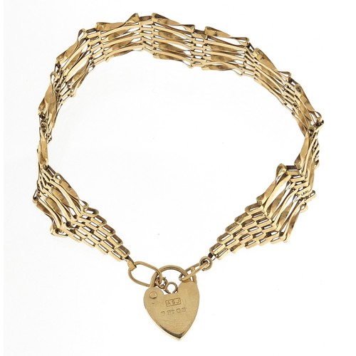 1754 - 9ct gold seven row gate link bracelet with love heart padlock, 15cm in length, 7.0g