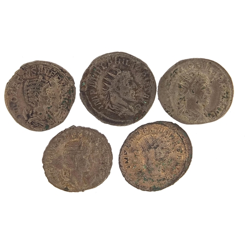 2515 - Five Roman silver coins, including three Philip I and two Otacilia Severa examples, 20.8g, the large... 