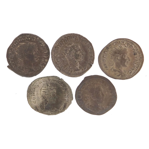 2517 - Five Roman silver and bronze coins including Gordian III, Gallienus and Salonina examples, 18.0g