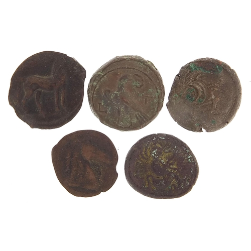 2520 - Five Greek bronze coins, 39.7g, the largest 2.3cm in diameter