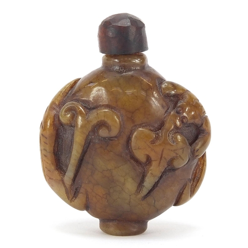 302 - Chinese hardstone snuff bottle carved with bats, 6.5cm high