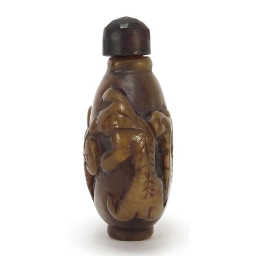 302 - Chinese hardstone snuff bottle carved with bats, 6.5cm high