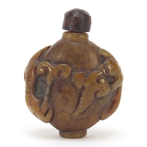 302 - Chinese hardstone snuff bottle carved with bats, 6.5cm high