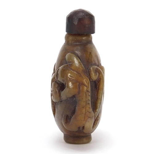 302 - Chinese hardstone snuff bottle carved with bats, 6.5cm high