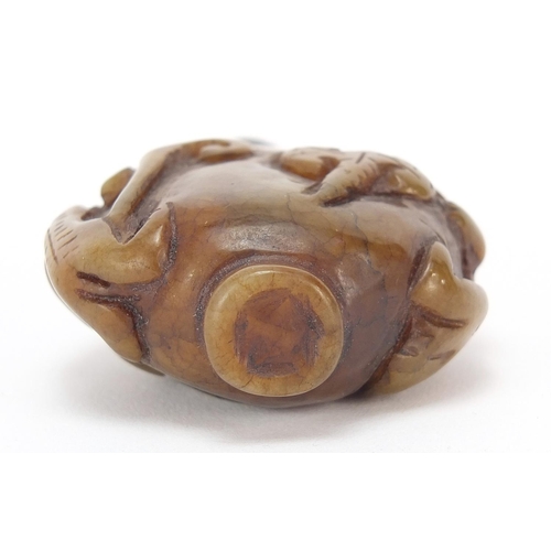 302 - Chinese hardstone snuff bottle carved with bats, 6.5cm high