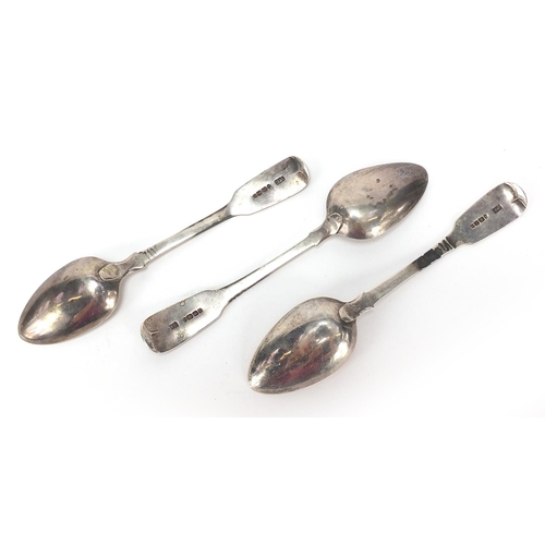 2187 - William Hope, set of three George IV silver teaspoons, Exeter 1824, 14cm in length, 51.7g