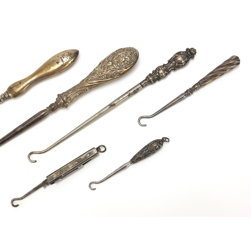 2211 - Edwardian and later silver handled buttonhooks including a folding example, various hallmarks, the l... 