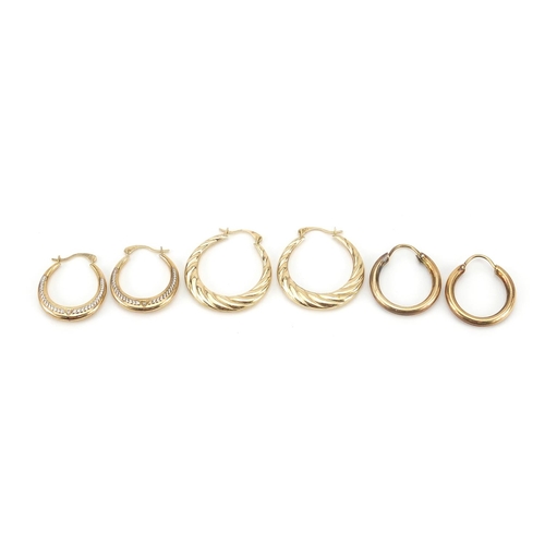 1642 - Three pairs of 9ct gold hoop earrings, the largest 2cm in diameter, total 3.2g