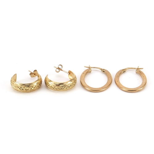 1632 - Two pairs of 9ct gold hoop earrings, the largest 2.5cm high, total 2.6g