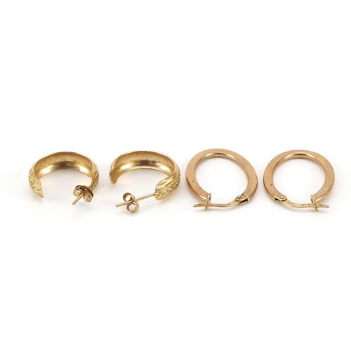 1632 - Two pairs of 9ct gold hoop earrings, the largest 2.5cm high, total 2.6g