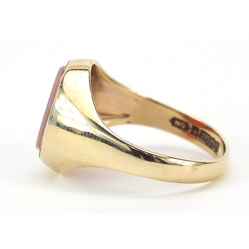 1605 - 9ct gold hardstone signet ring, size S, 4.4g