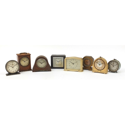 1884 - Group of Art Deco and later mantle clocks including Smith Electric, Westclox Big Ben and Gilbert, th... 