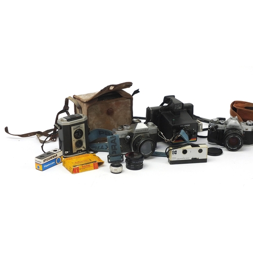 1882 - Group of vintage cameras including Voiglander Bessamatic, Koroll 24S, Canon AE-1 and Kowa H