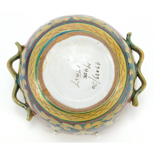 83 - Italian lustre bowl in the style of William de Morgan, 18.5cm in diameter