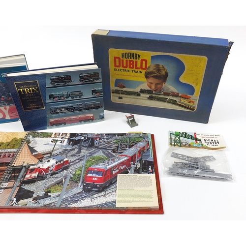 1970 - Hornby model railway items comprising electric train set box, LGB 2003 catalogue and three hardback ... 