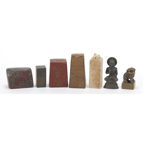 1877 - Chinese seals including carved stone and bronze examples, the largest 3.5cm high