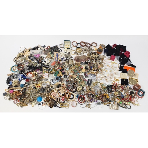 1894 - Extensive collection of vintage and later costume jewellery including necklaces, bracelets and earri... 