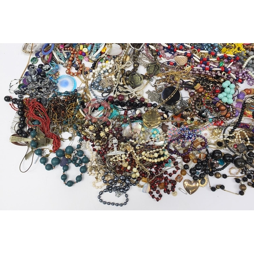 1894 - Extensive collection of vintage and later costume jewellery including necklaces, bracelets and earri... 