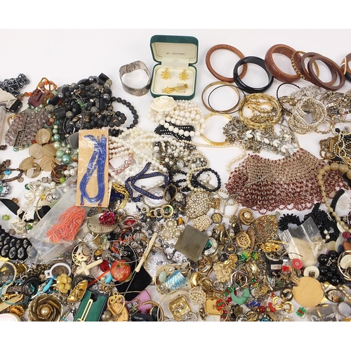 1894 - Extensive collection of vintage and later costume jewellery including necklaces, bracelets and earri... 