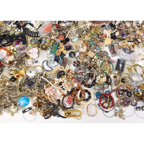 1894 - Extensive collection of vintage and later costume jewellery including necklaces, bracelets and earri... 