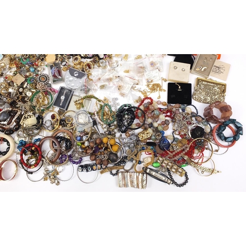 1894 - Extensive collection of vintage and later costume jewellery including necklaces, bracelets and earri... 