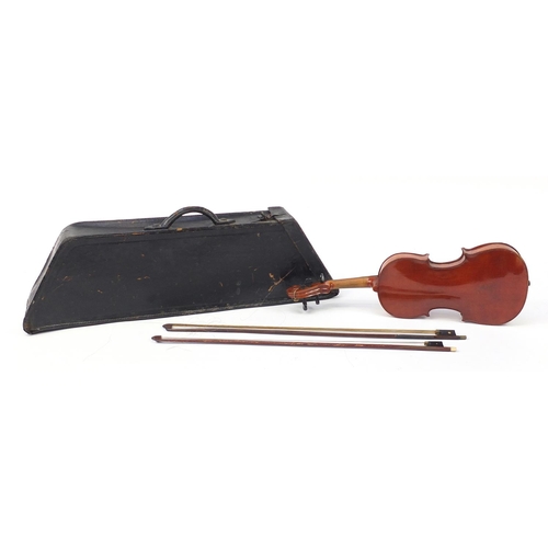 1912 - Old wooden violin with case and two bows, the violin bearing an Antonius, Stradinarius paper label, ... 