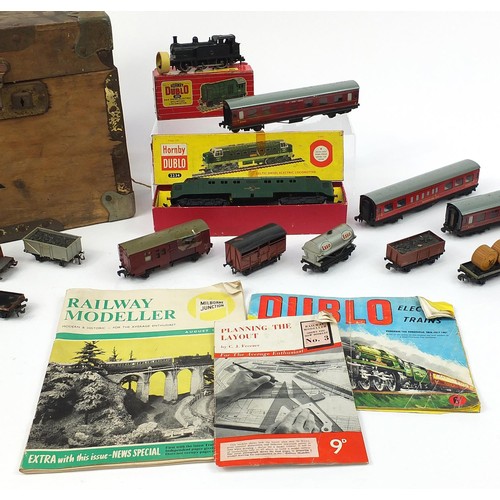 1950 - Hornby Dublo model railway locomotives and carriages including Deltic Diesel - electric locomotive n... 