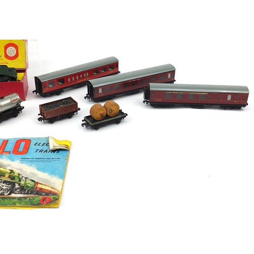 1950 - Hornby Dublo model railway locomotives and carriages including Deltic Diesel - electric locomotive n... 