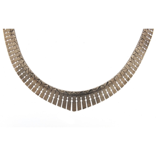 2774 - Silver graduated flat link necklace, 40cm in length, 28.7g