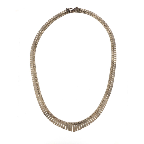 2774 - Silver graduated flat link necklace, 40cm in length, 28.7g