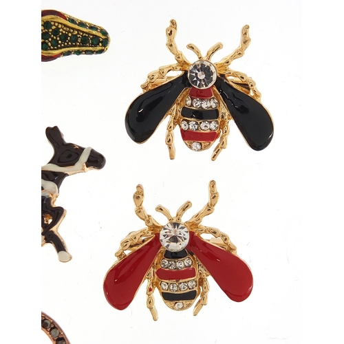 2786 - Five jewelled and enamel animal and insect brooches including seahorse, leopard, alligator and horse... 